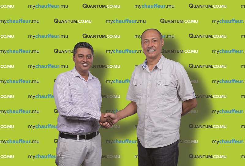 Deeraj Heeraman - directeur de My Chauffeur et Ashok Prayag - CEO de Quantum Insurance (002) lexpresscars.mu