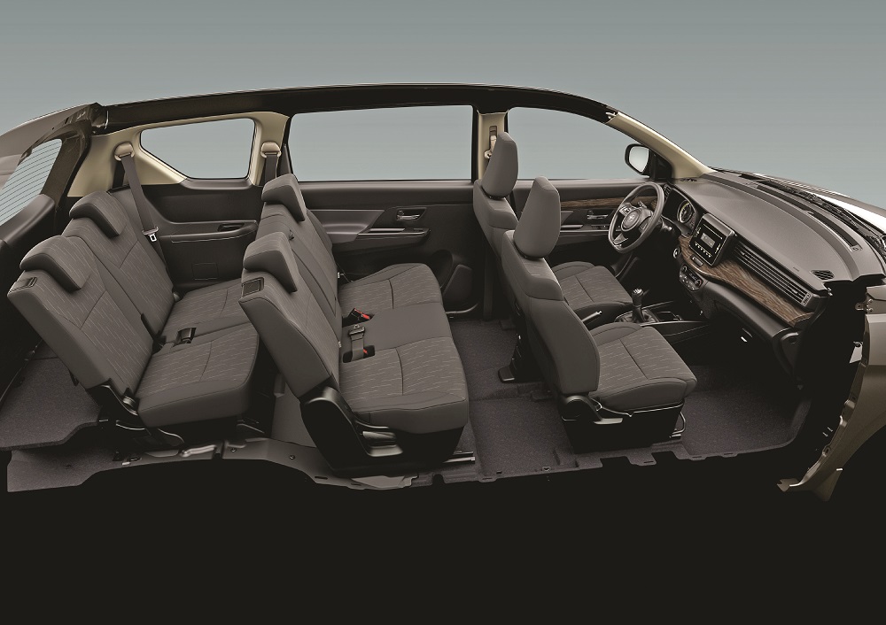 LexpressCars Toyota Rumion interior