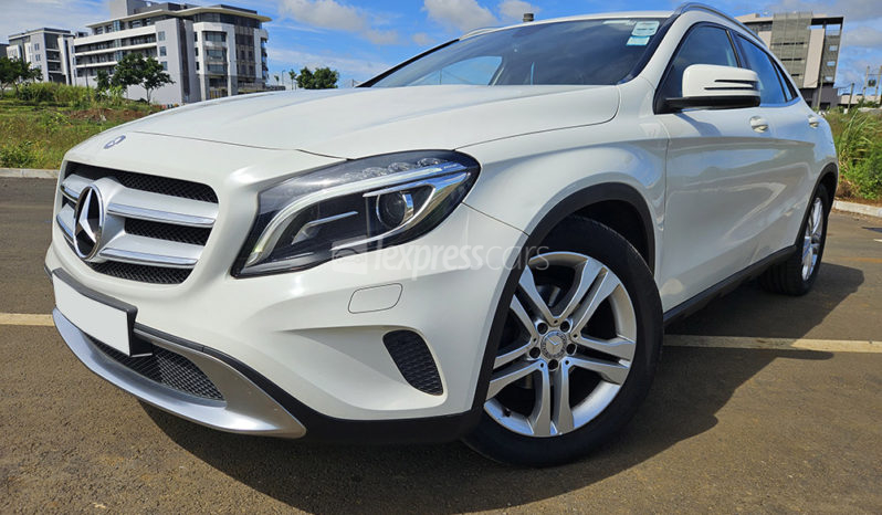 Dealership Second Hand Mercedes-Benz GLA 200 2015 full