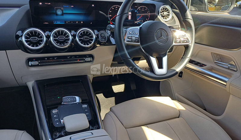Dealership Second Hand Mercedes-Benz GLA 180 2022 full