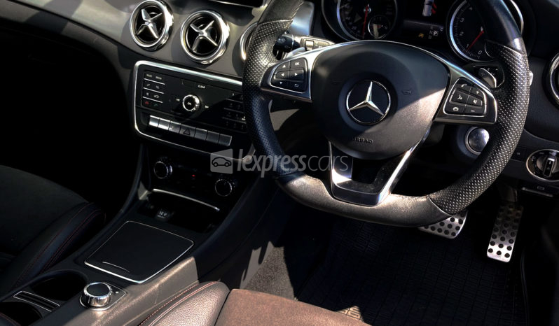 Dealership Second Hand Mercedes-Benz GLA 200 2018 full