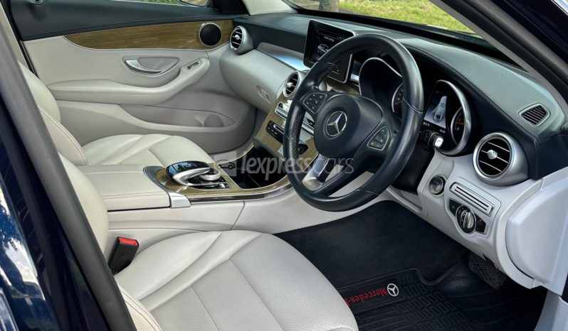 Second-Hand Mercedes-Benz C180 2018 full